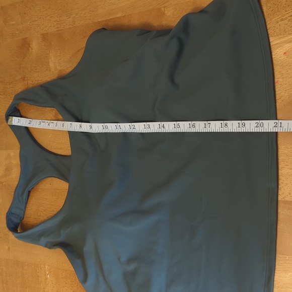 Old Navy power soft cropped tank - Picture 3 of 6